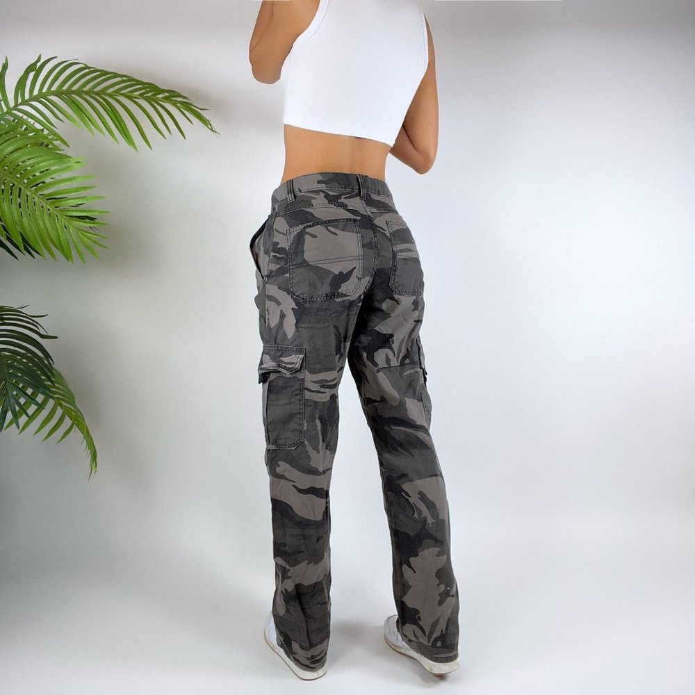 Vintage Y2K Gray Gorpcore Camo Low Rise Bootcut Cargo Pants / Size: 16 Teen - Picture 2 of 4